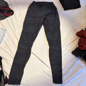 ALO Yoga Dark Camouflage Leggings